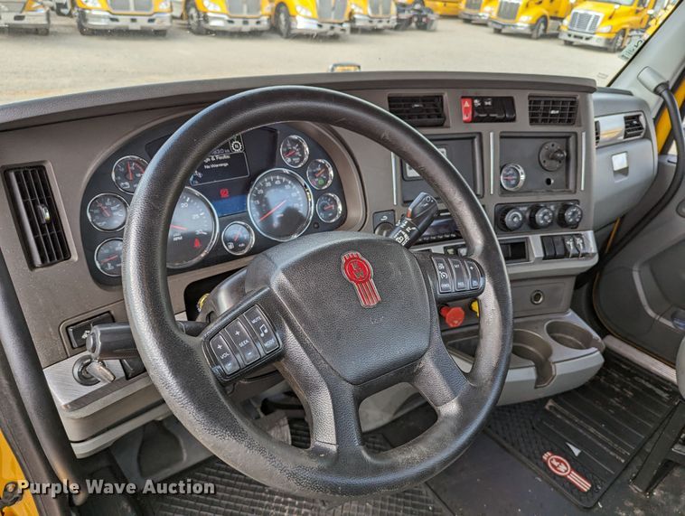 image for item MN9977 2019 Kenworth T680  semi truck