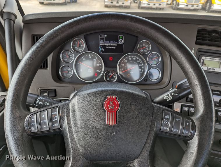 image for item MN9977 2019 Kenworth T680  semi truck