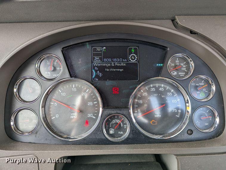 image for item MN9977 2019 Kenworth T680  semi truck