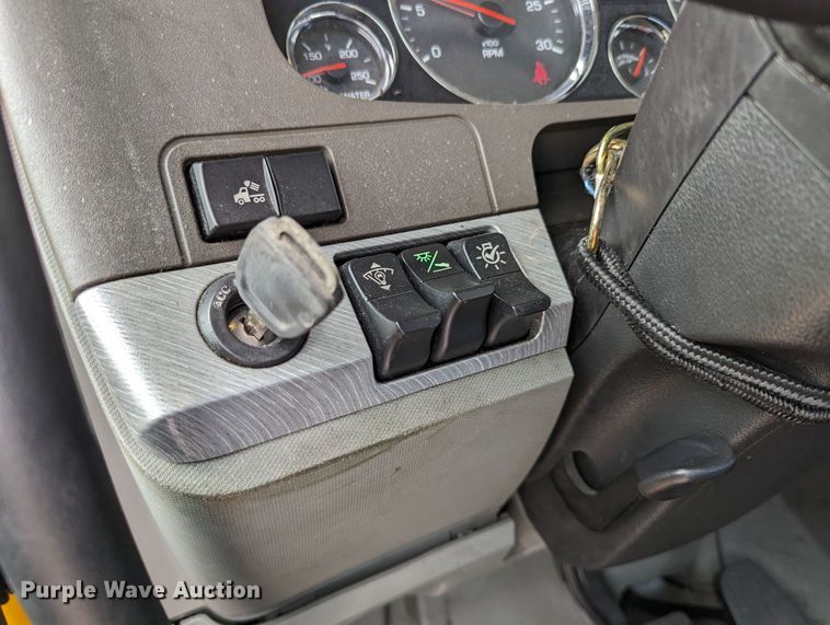 image for item MN9977 2019 Kenworth T680  semi truck