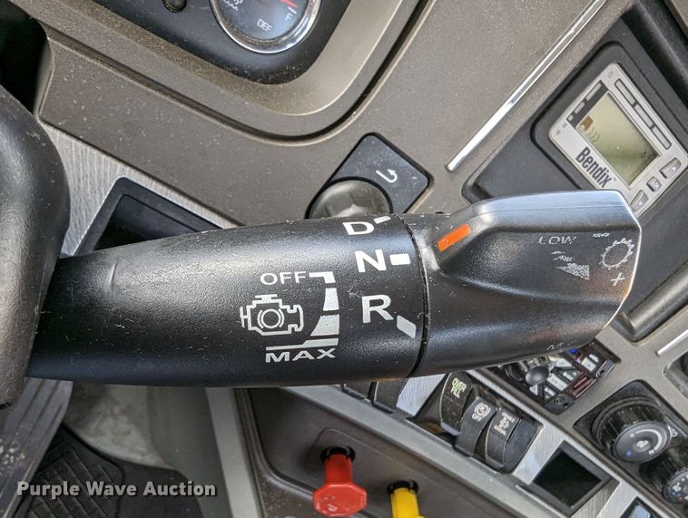 image for item MN9977 2019 Kenworth T680  semi truck