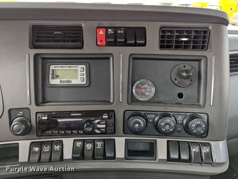 image for item MN9977 2019 Kenworth T680  semi truck