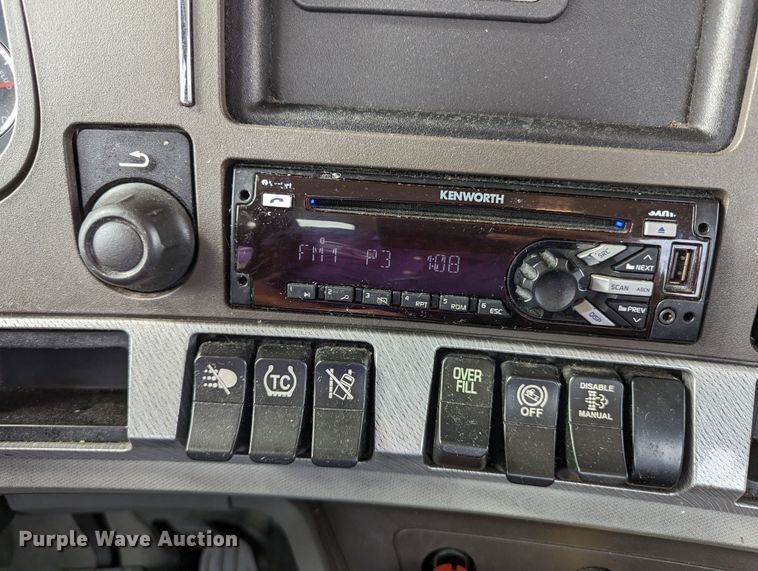 image for item MN9977 2019 Kenworth T680  semi truck