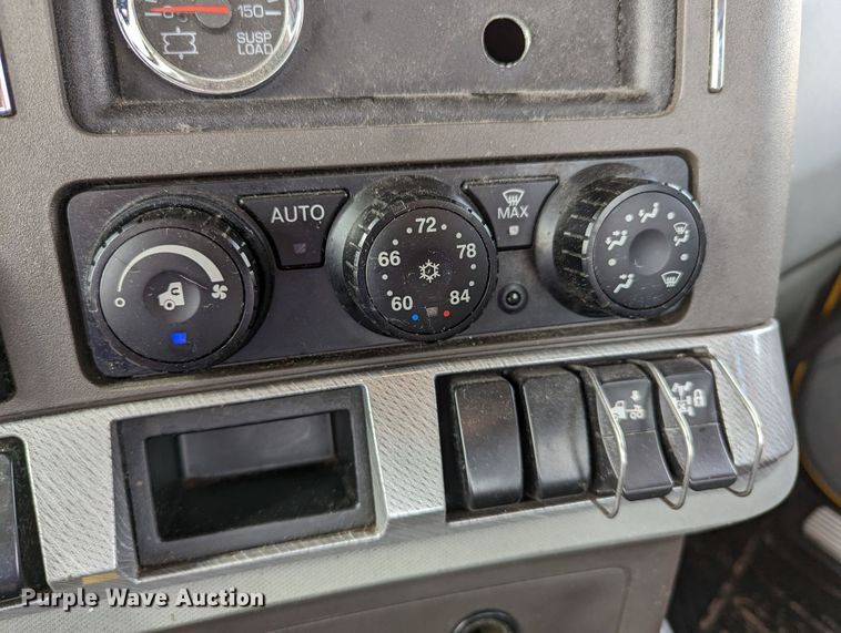 image for item MN9977 2019 Kenworth T680  semi truck