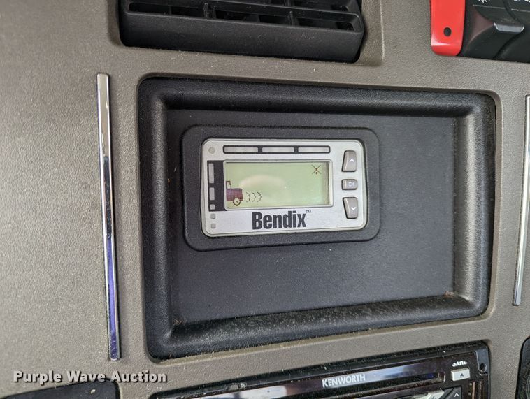 image for item MN9977 2019 Kenworth T680  semi truck