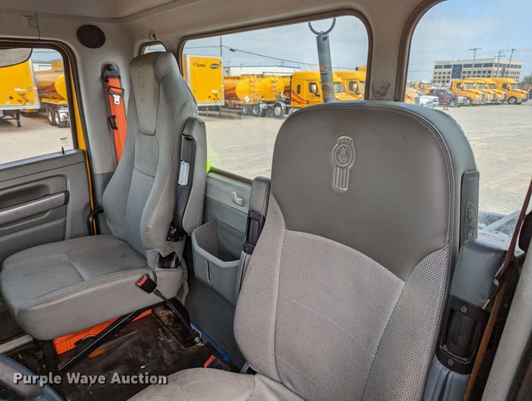 image for item MN9977 2019 Kenworth T680  semi truck