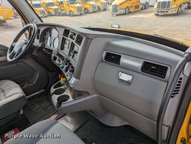 image for item MN9977 2019 Kenworth T680  semi truck