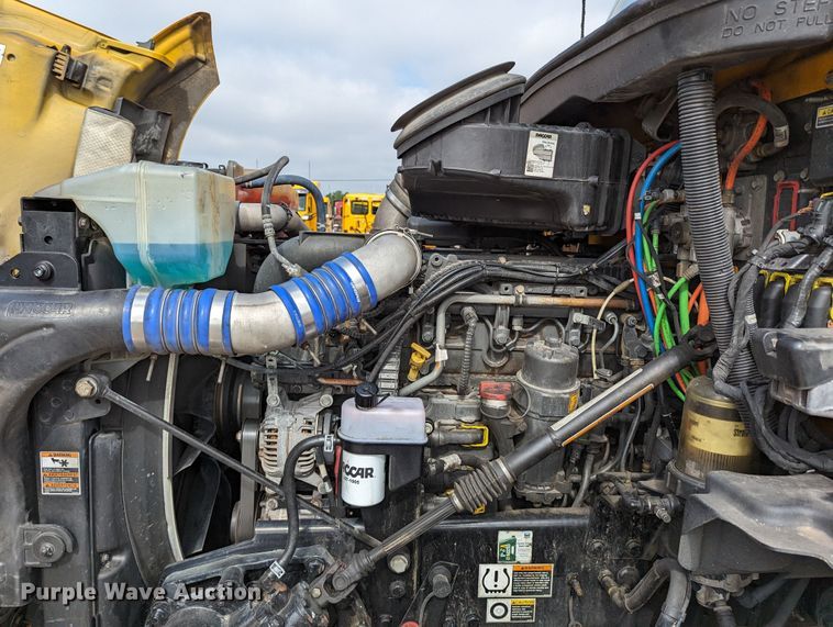 image for item MN9977 2019 Kenworth T680  semi truck