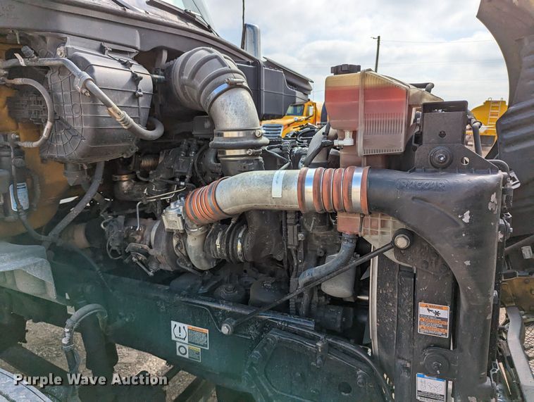 image for item MN9977 2019 Kenworth T680  semi truck