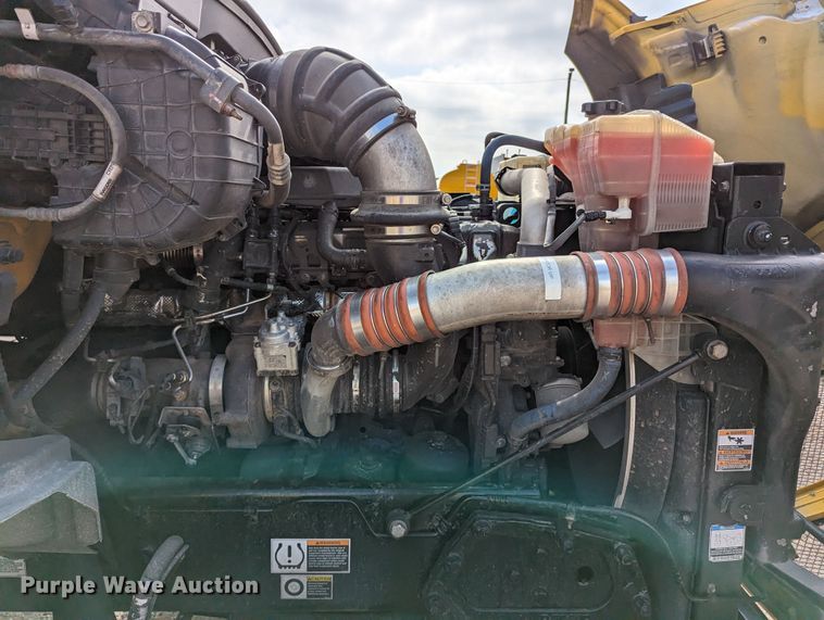 image for item MN9977 2019 Kenworth T680  semi truck