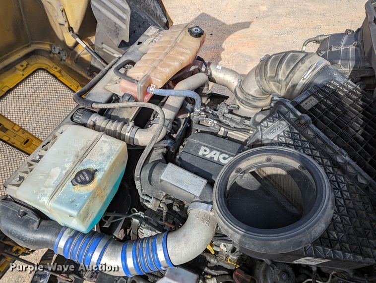 image for item MN9977 2019 Kenworth T680  semi truck