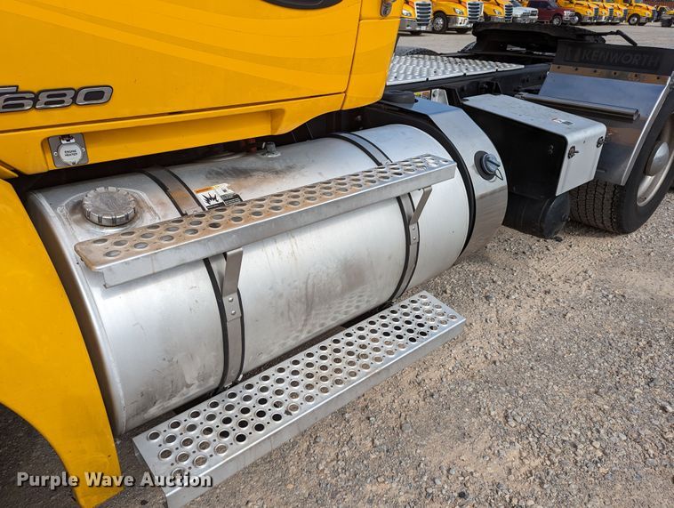 image for item MN9977 2019 Kenworth T680  semi truck