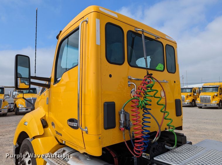 image for item MN9977 2019 Kenworth T680  semi truck