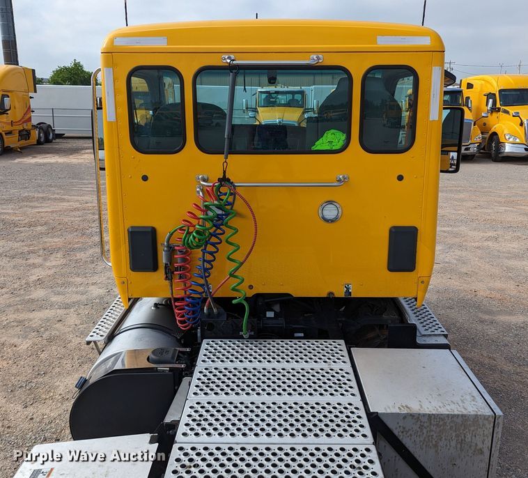 image for item MN9977 2019 Kenworth T680  semi truck