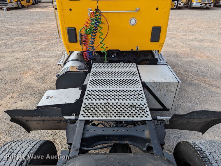 image for item MN9977 2019 Kenworth T680  semi truck