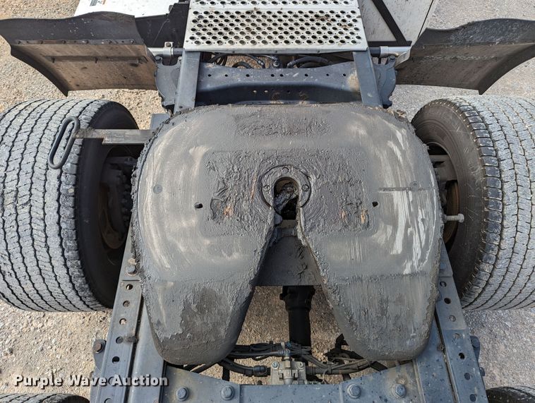 image for item MN9977 2019 Kenworth T680  semi truck