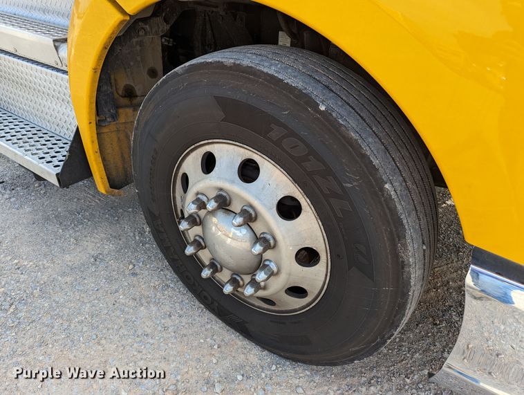 image for item MN9977 2019 Kenworth T680  semi truck