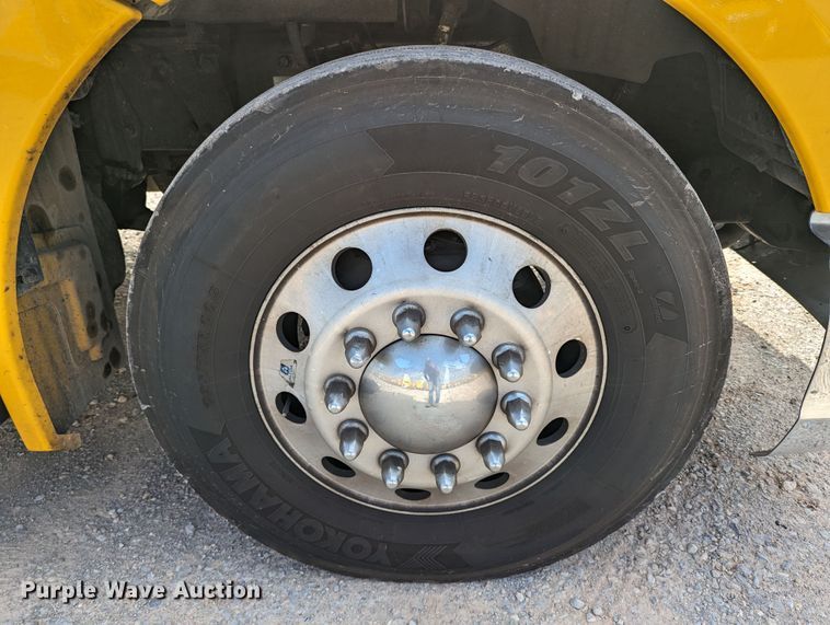 image for item MN9977 2019 Kenworth T680  semi truck