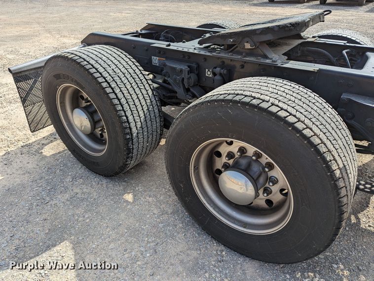 image for item MN9977 2019 Kenworth T680  semi truck