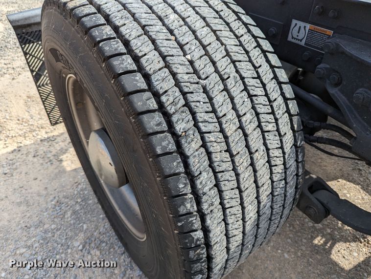 image for item MN9977 2019 Kenworth T680  semi truck