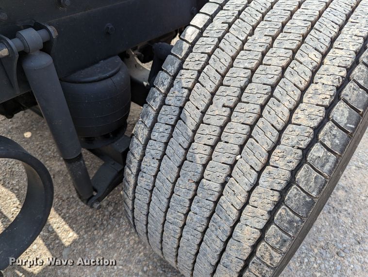 image for item MN9977 2019 Kenworth T680  semi truck