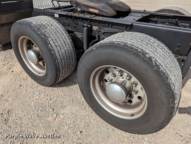 image for item MN9977 2019 Kenworth T680  semi truck