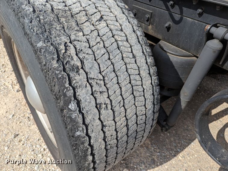 image for item MN9977 2019 Kenworth T680  semi truck