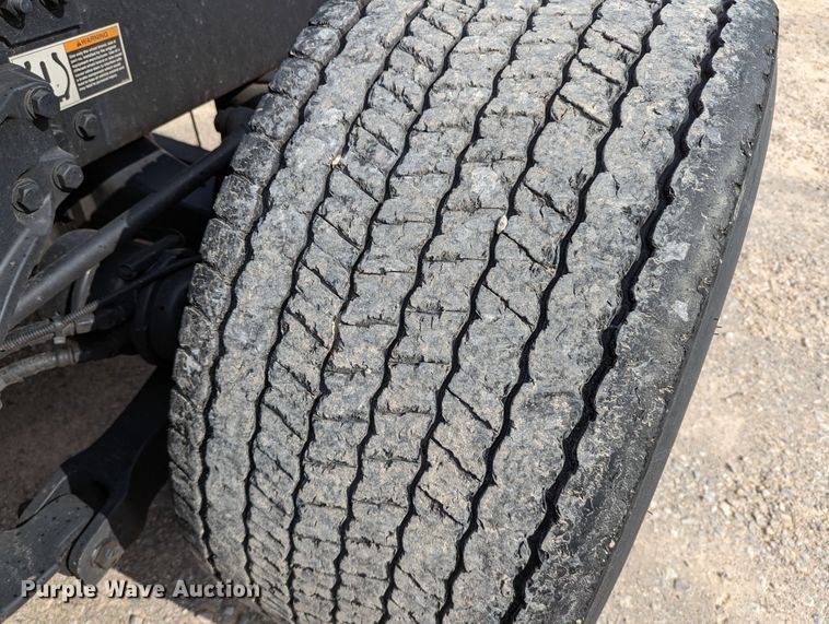 image for item MN9977 2019 Kenworth T680  semi truck