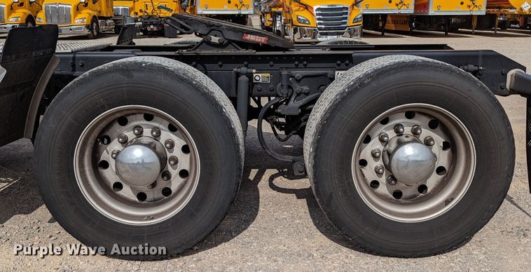 image for item MN9977 2019 Kenworth T680  semi truck