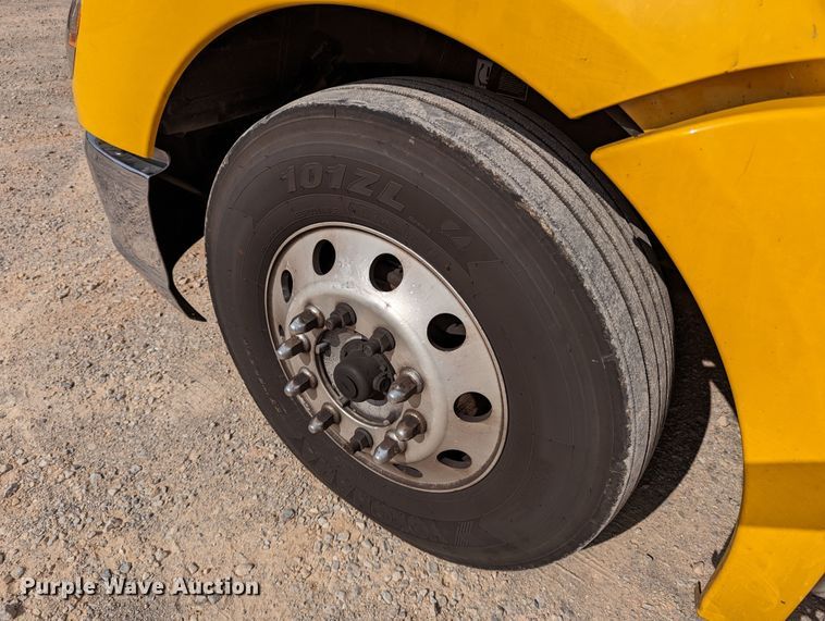 image for item MN9977 2019 Kenworth T680  semi truck