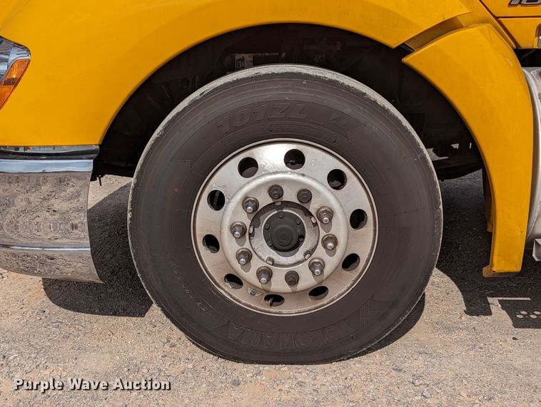 image for item MN9977 2019 Kenworth T680  semi truck