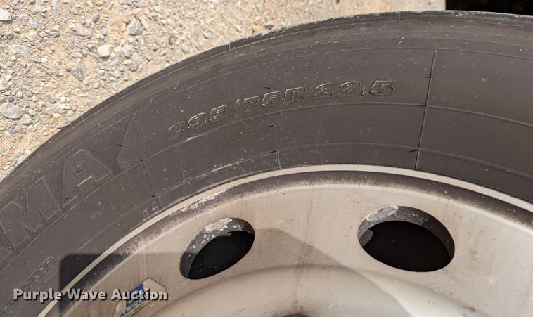 image for item MN9977 2019 Kenworth T680  semi truck