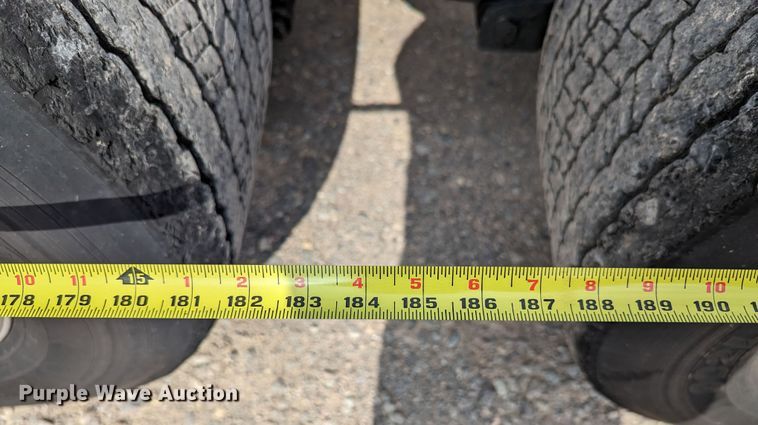 image for item MN9977 2019 Kenworth T680  semi truck