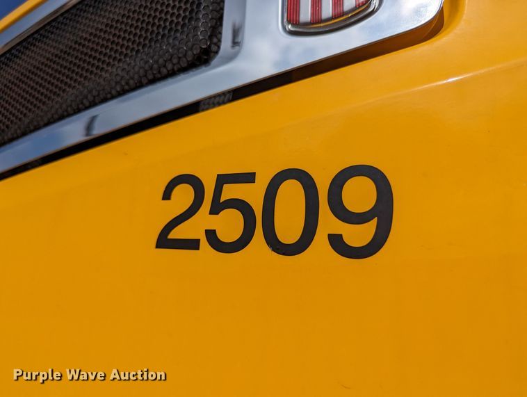 image for item MN9977 2019 Kenworth T680  semi truck