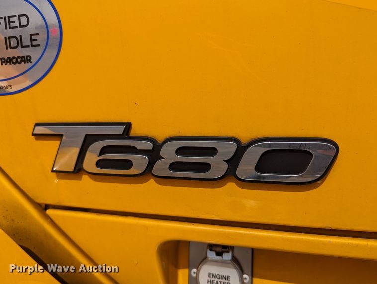 image for item MN9977 2019 Kenworth T680  semi truck