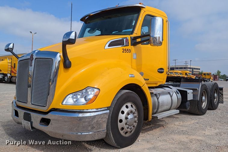 image for item MN9978 2019 Kenworth T680  semi truck