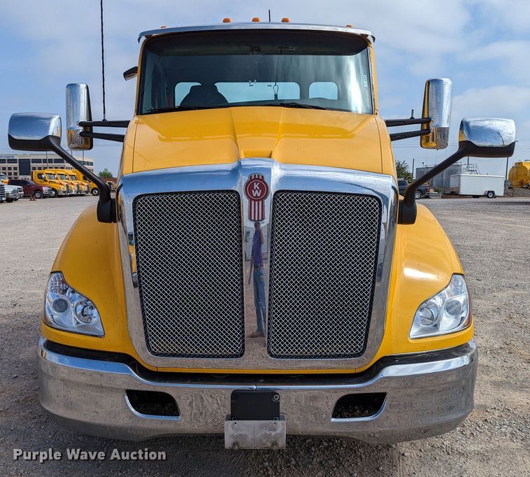 image for item MN9978 2019 Kenworth T680  semi truck