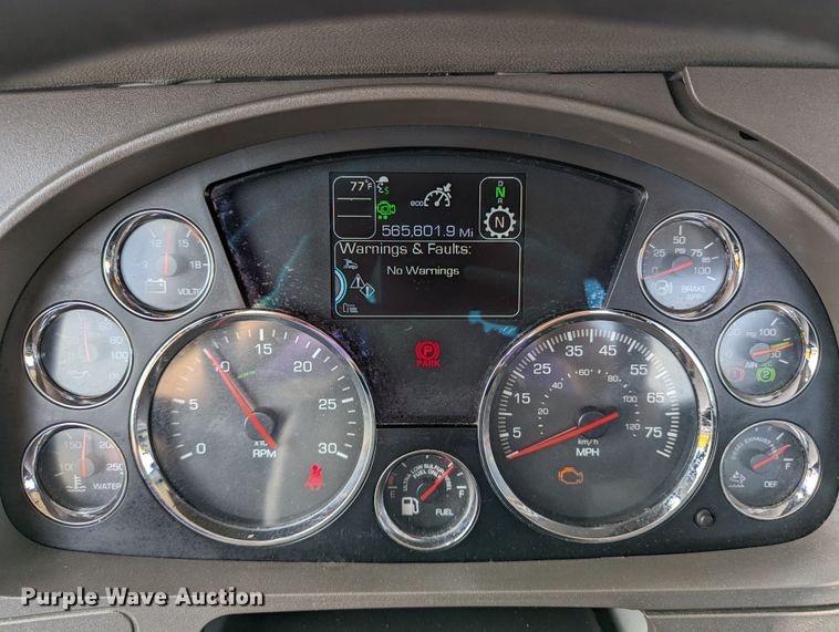 image for item MN9978 2019 Kenworth T680  semi truck