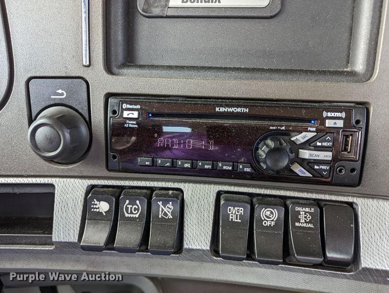 image for item MN9978 2019 Kenworth T680  semi truck