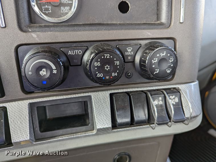 image for item MN9978 2019 Kenworth T680  semi truck