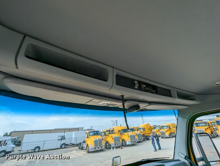 image for item MN9978 2019 Kenworth T680  semi truck