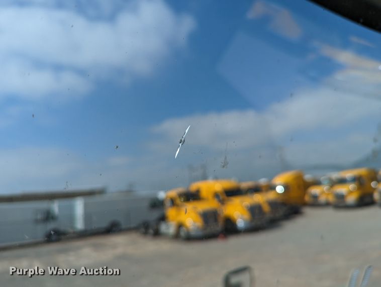 image for item MN9978 2019 Kenworth T680  semi truck