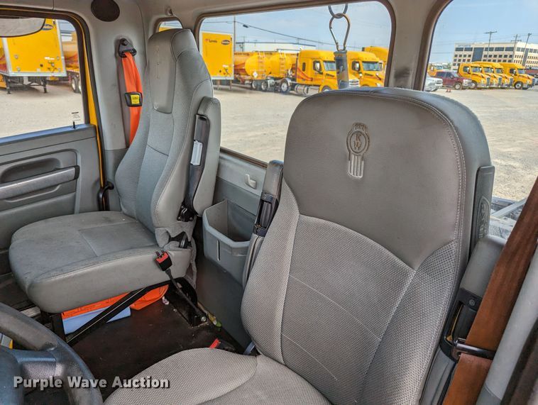 image for item MN9978 2019 Kenworth T680  semi truck