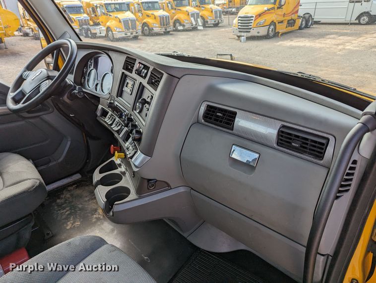 image for item MN9978 2019 Kenworth T680  semi truck