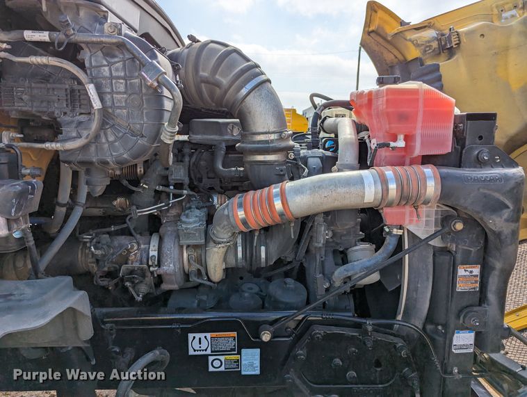 image for item MN9978 2019 Kenworth T680  semi truck