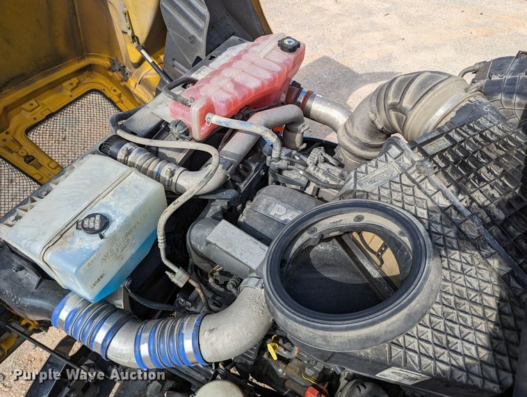 image for item MN9978 2019 Kenworth T680  semi truck