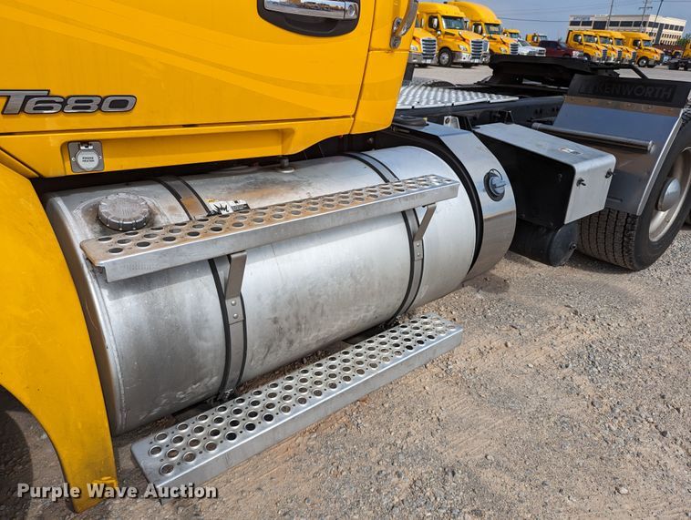 image for item MN9978 2019 Kenworth T680  semi truck