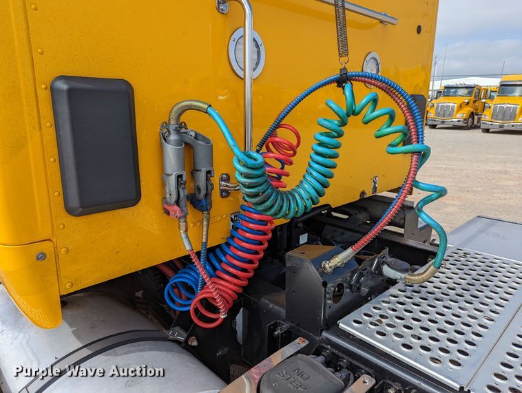 image for item MN9978 2019 Kenworth T680  semi truck