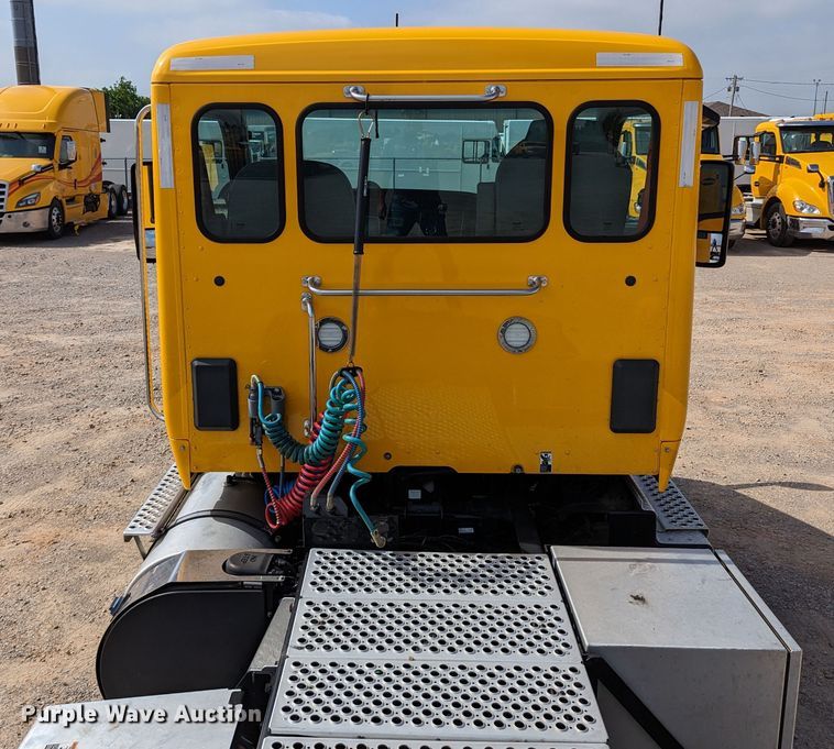 image for item MN9978 2019 Kenworth T680  semi truck