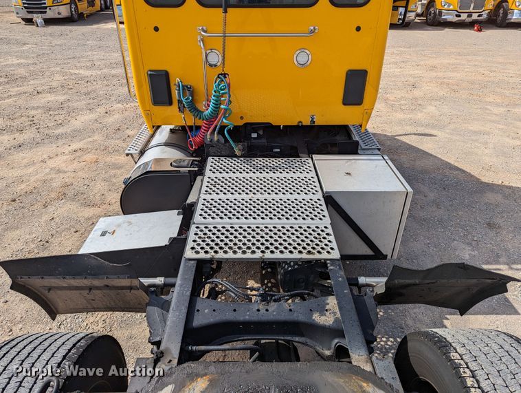 image for item MN9978 2019 Kenworth T680  semi truck